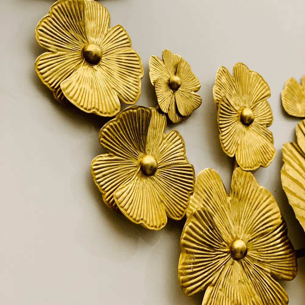Elegant Gold Metal Wall Art – Floral Arrangement