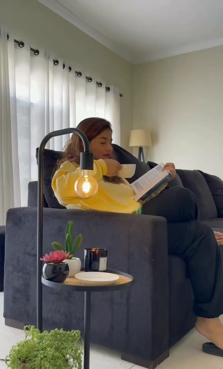 Minimalist Guest Lamp Table