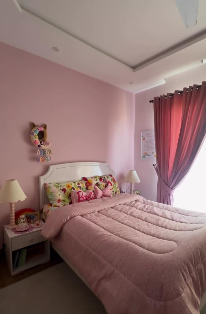 Bobbin Rose Pink Table Lamp
