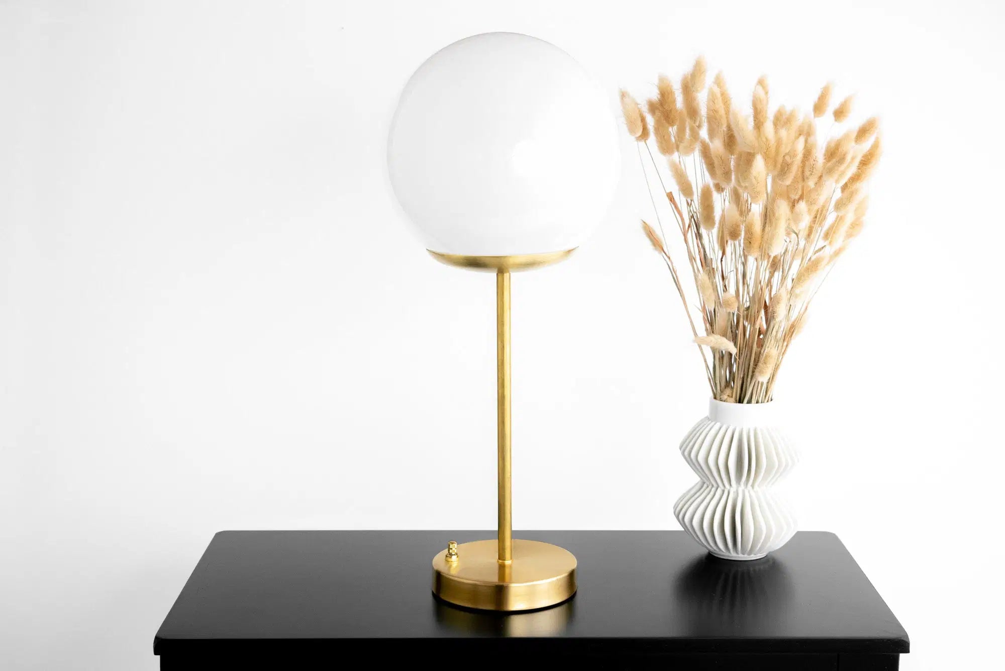 Ball TABLE LAMP